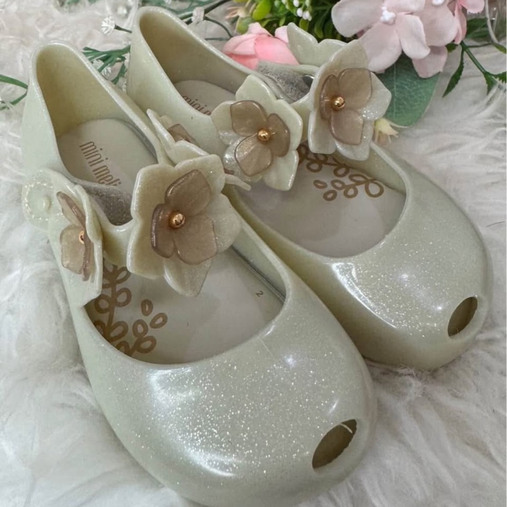Mini Melissa Cream Glitter Kids Dress Shoes with Floral Detail